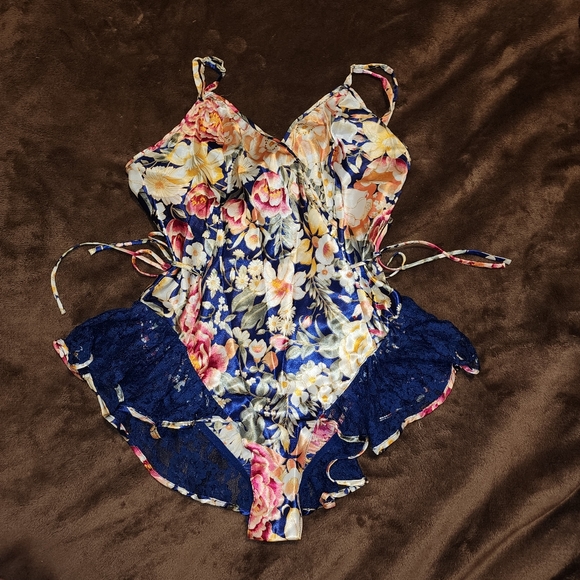 NWT VINTAGE VICTORIAS SECRET LINGERIE